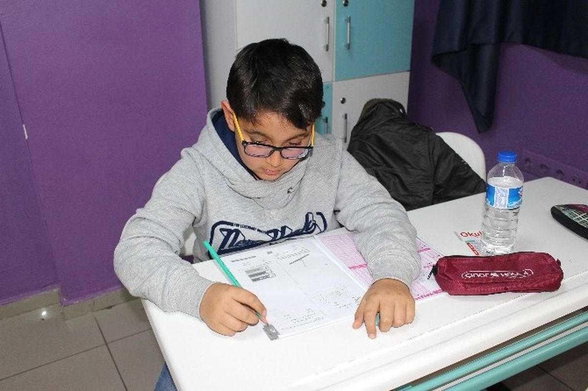 Öğrenciler Kolejde Eğitim Görmek İçin Yarıştı