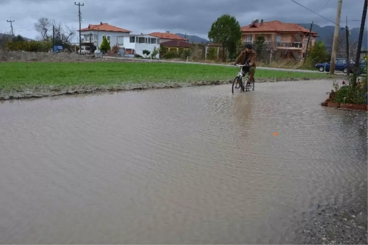 Ortaca\'da Şiddetli Yağış Hayatı Olumsuz Etkiledi