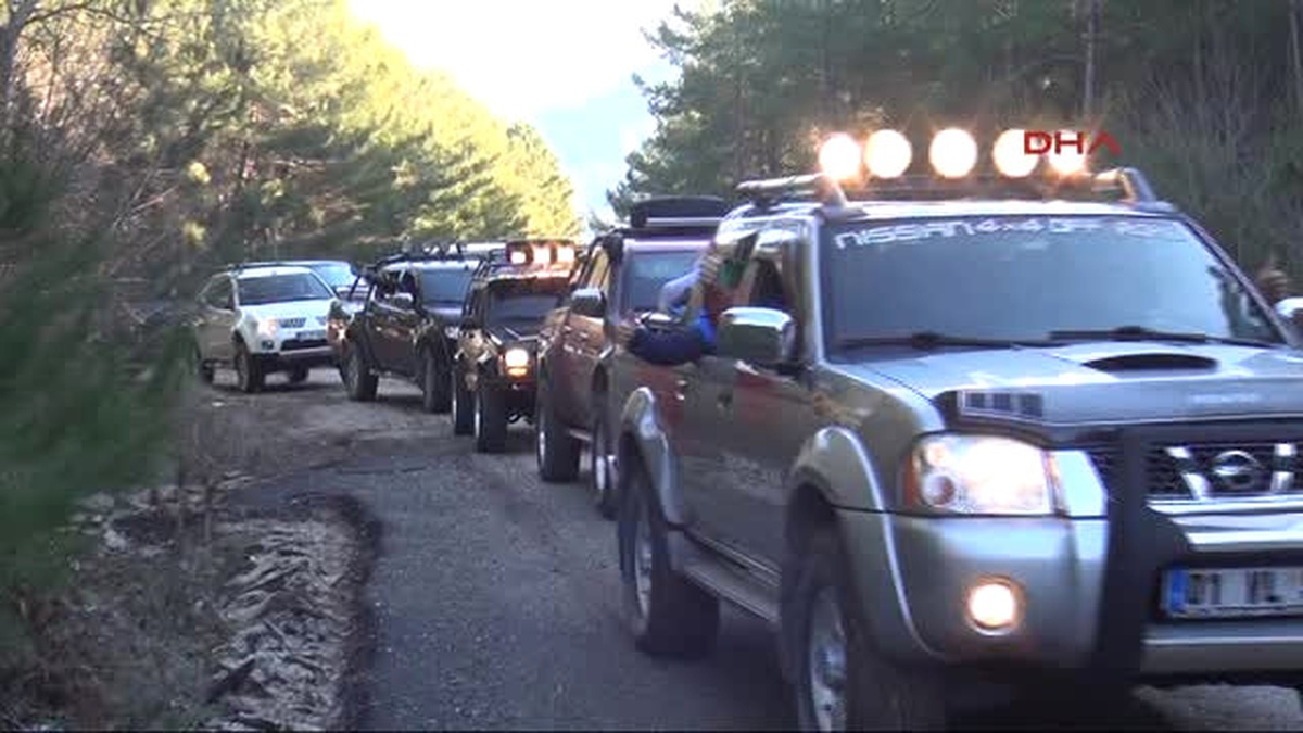 Osmaniye Off-Road Üyeleri, Sokak Hayvanları Için Yem Bıraktı