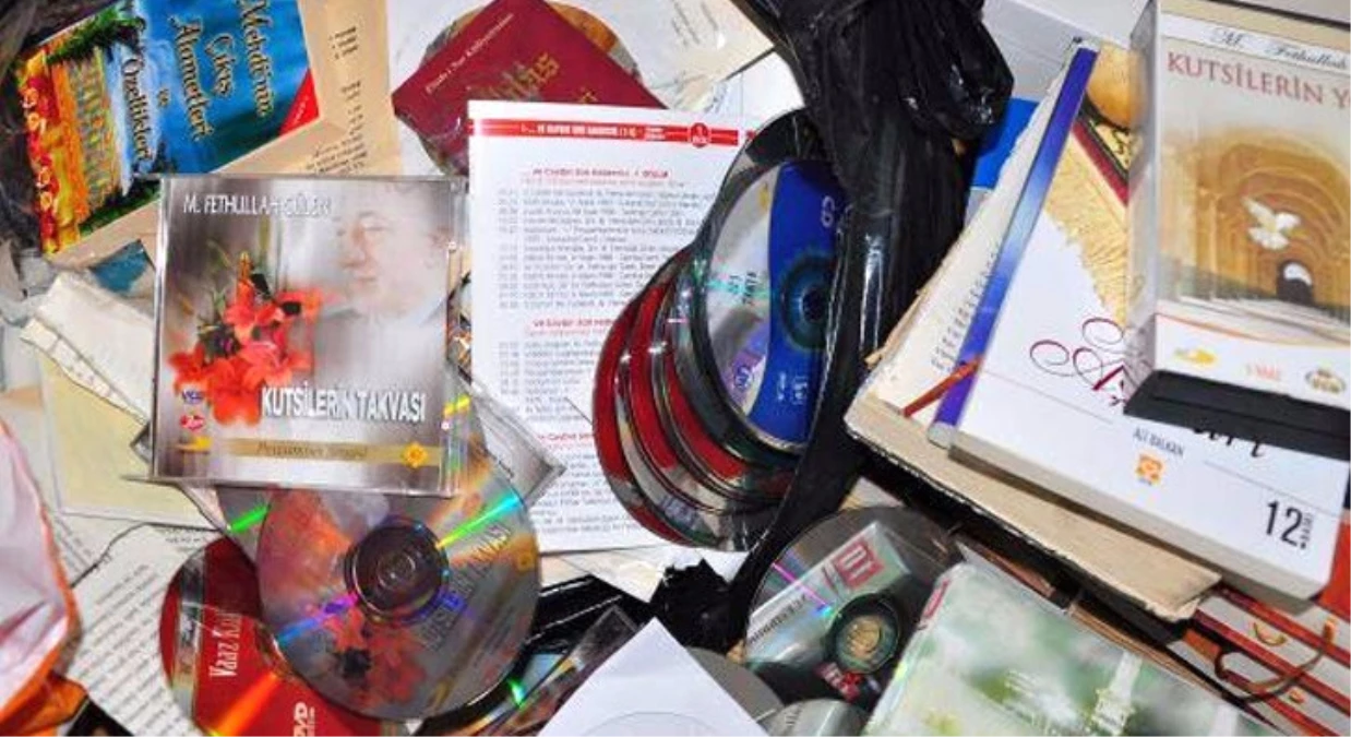 PKK\'ya Yardım ve Yataklıktan Yakalanan 2 Şüphelinin Evinde İncil ile Fetö Kitapları Ele Geçirildi