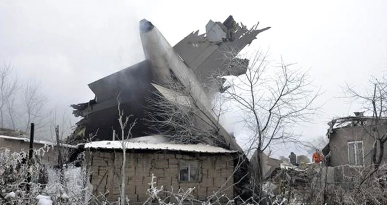 Türk Kargo Uçağı Kırgızistan\'da Binaların Üzerine Düştü: 4\'ü Mürettebat, 37 Kişi Öldü