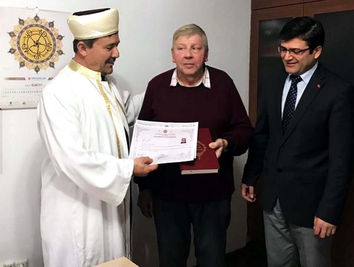 72 Yaşındaki İngiliz Vatandaşı Müslüman Oldu