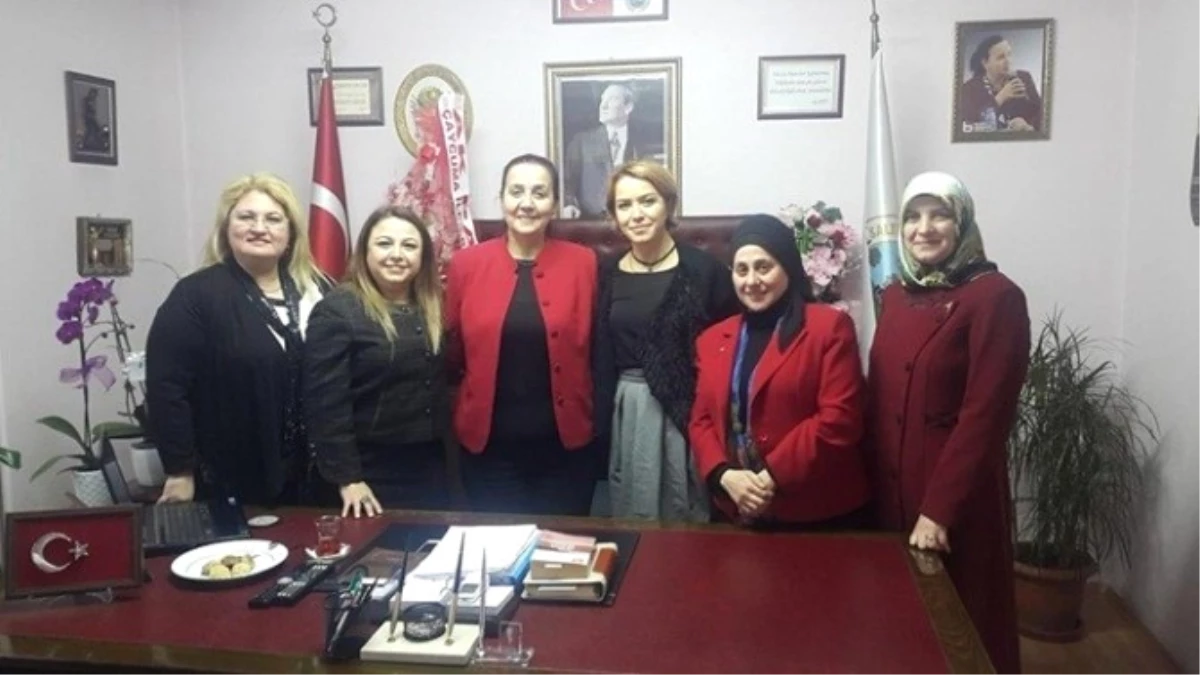 AK Parti Kadın Kollarından Başkan Güneş\'e Ziyaret