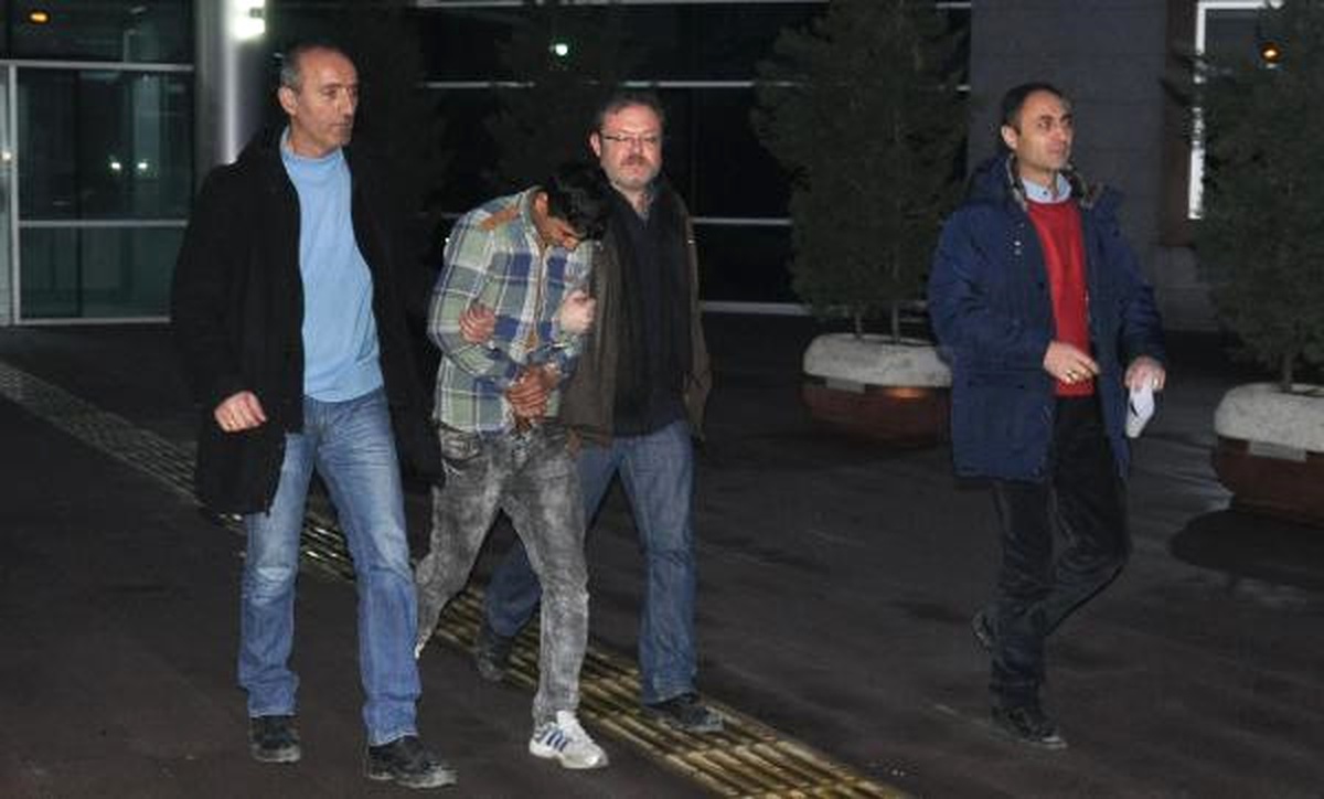 Hırsızdan Gazetecilere İlginç Tepki: Ben Şarkıcıyım Neden Çekiyorsunuz