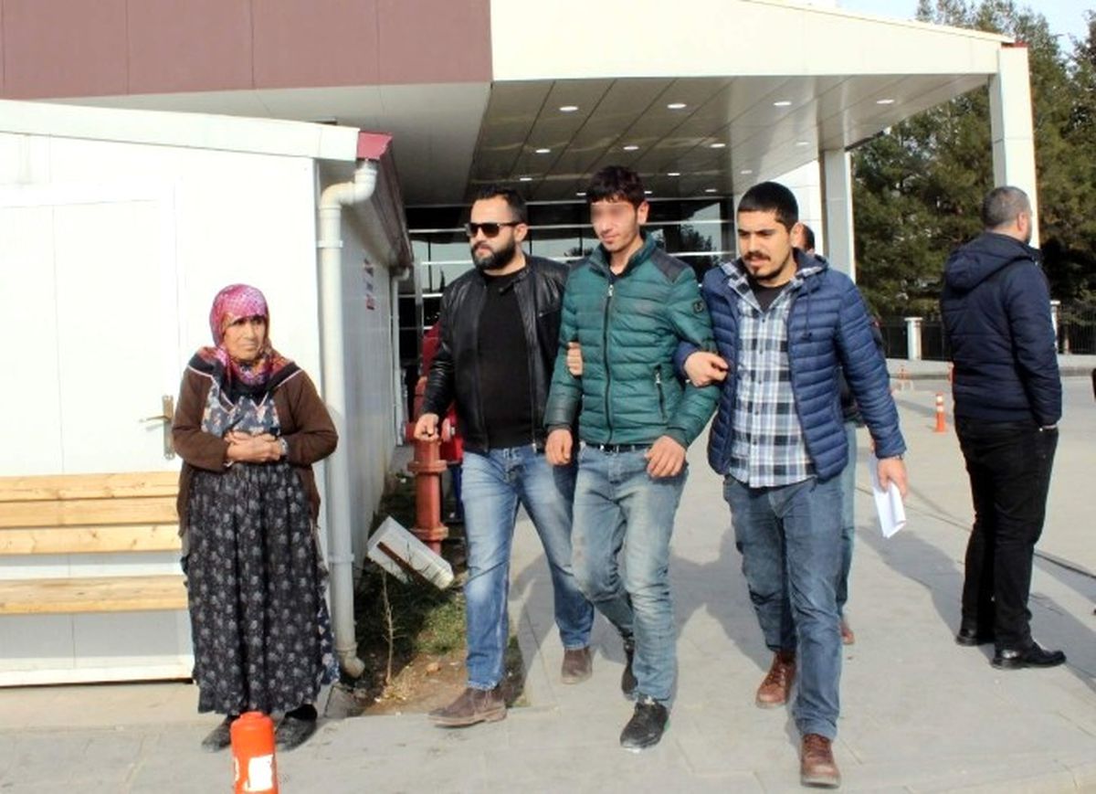 Babasına Tornavidayla Saldırdı