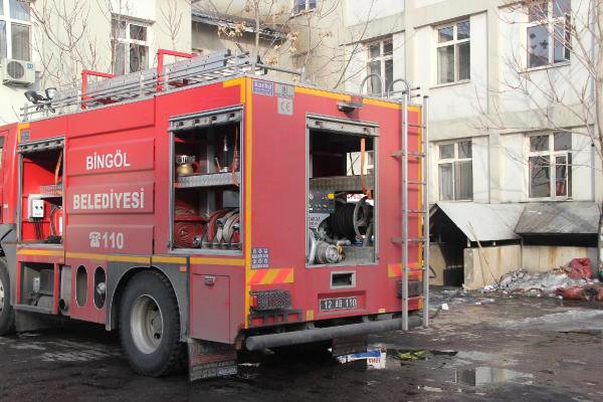 Bingöl Devlet Hastanesi Ek Binasında \'Duman\' Tahliyesi