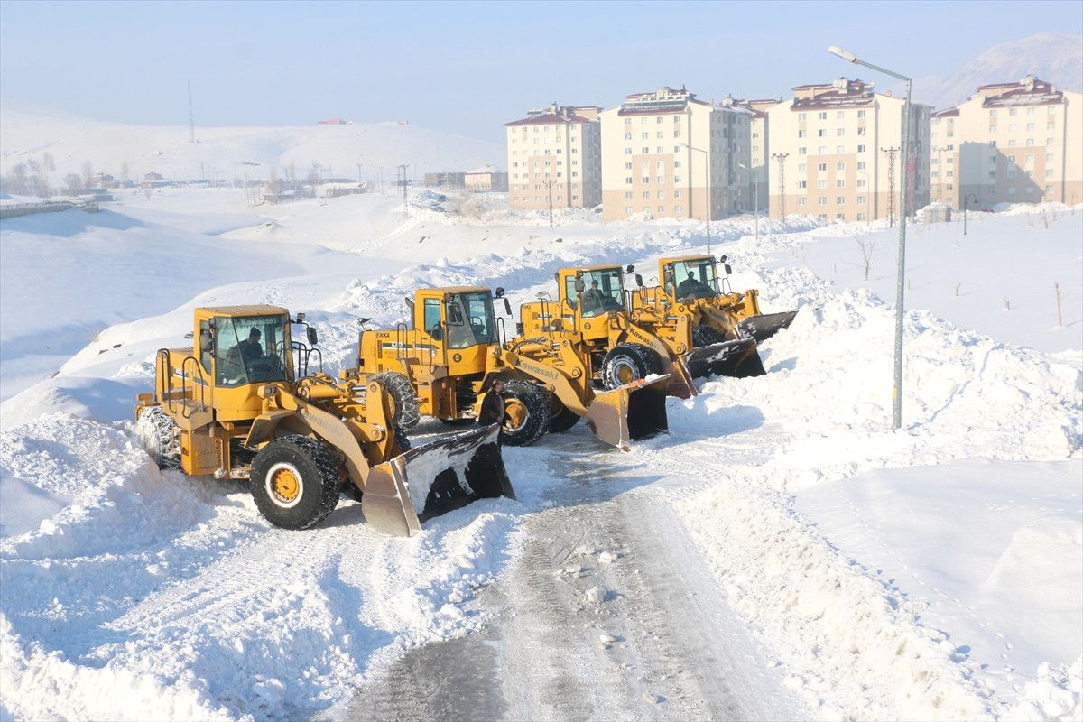 Bitlis\'te Kar Temizleme Çalışmaları