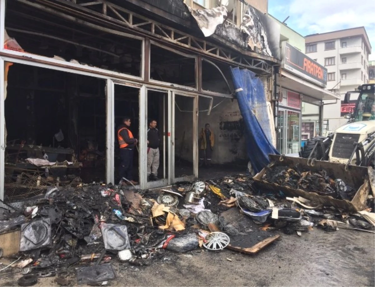 Bursa\'da 17 Kişinin Zehirlendiği Yangın Kundaklama Çıktı...o Anlar Güvenlik Kamerasına Yansıdı
