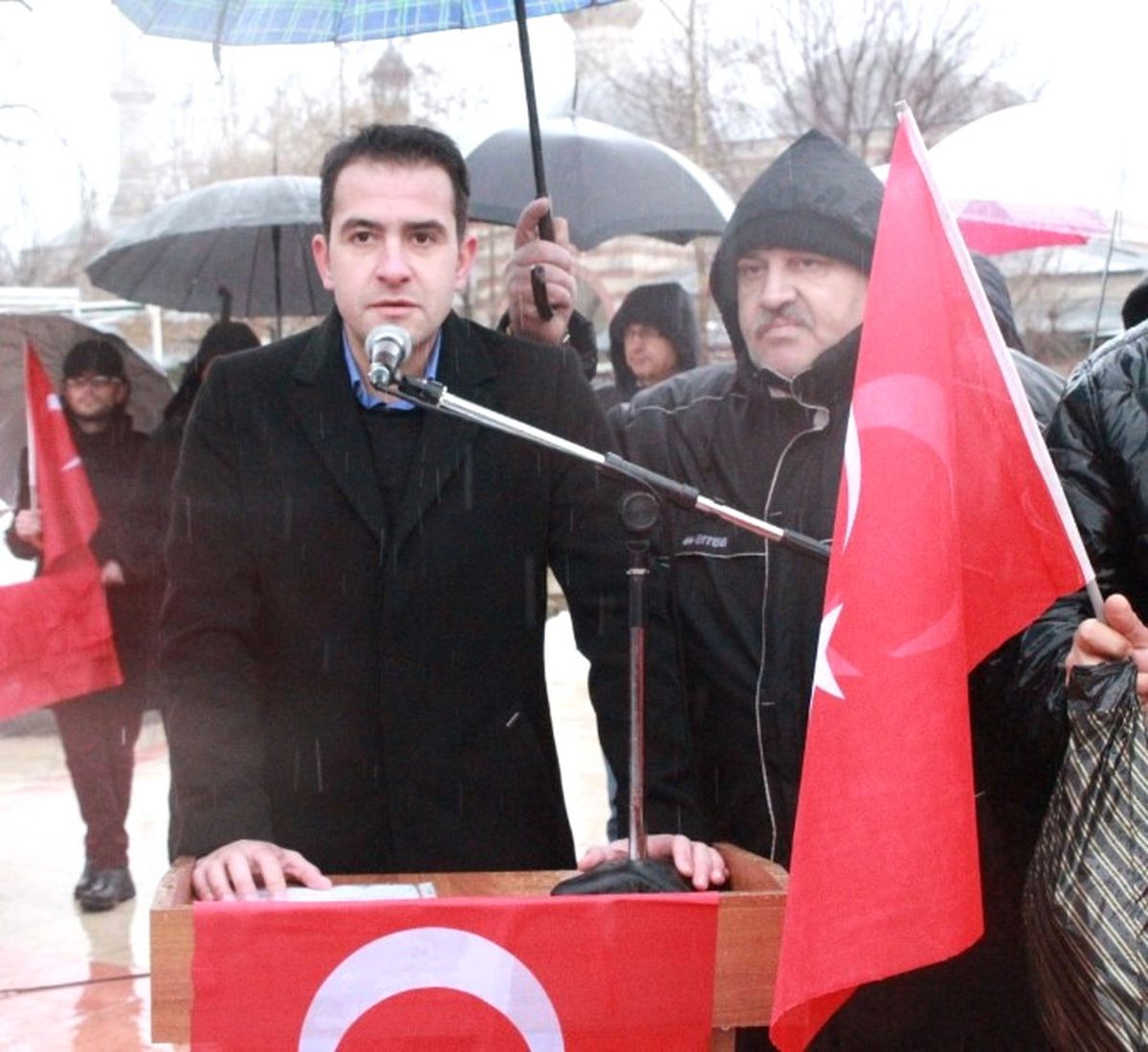 CHP\'lilerden \'Ayağa Kalkıyoruz\' Eylemi
