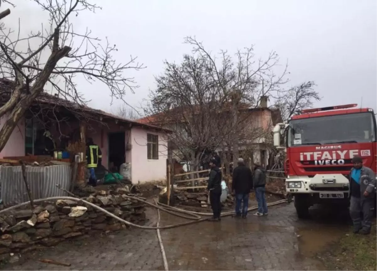 Denizli\'de Ev Yangınında Bir Kişi Hayatını Kaybetti