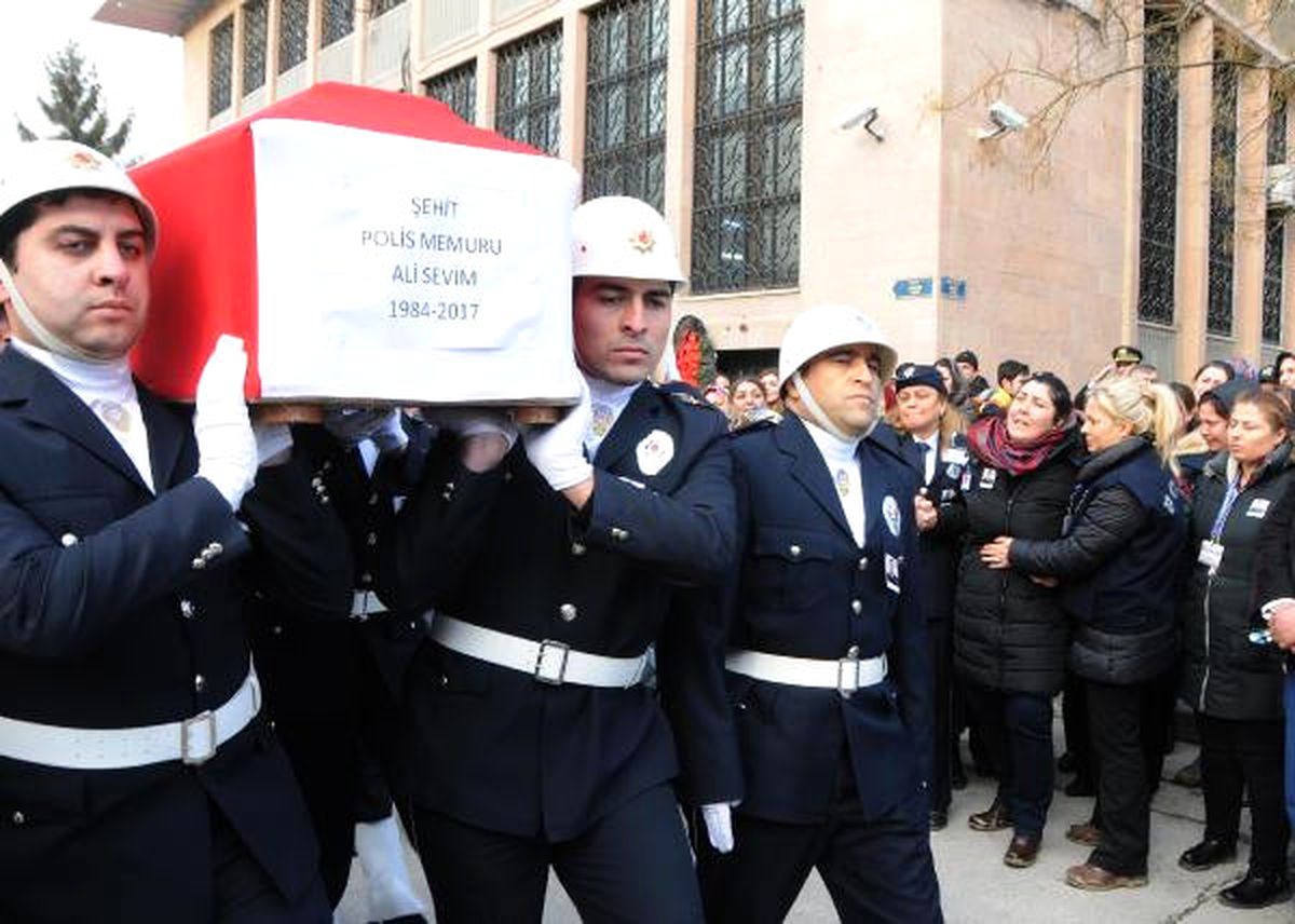Dha Yurt - Şehit Polis Havaalanında Meslektaşları Tarafından Karşılandı (2)