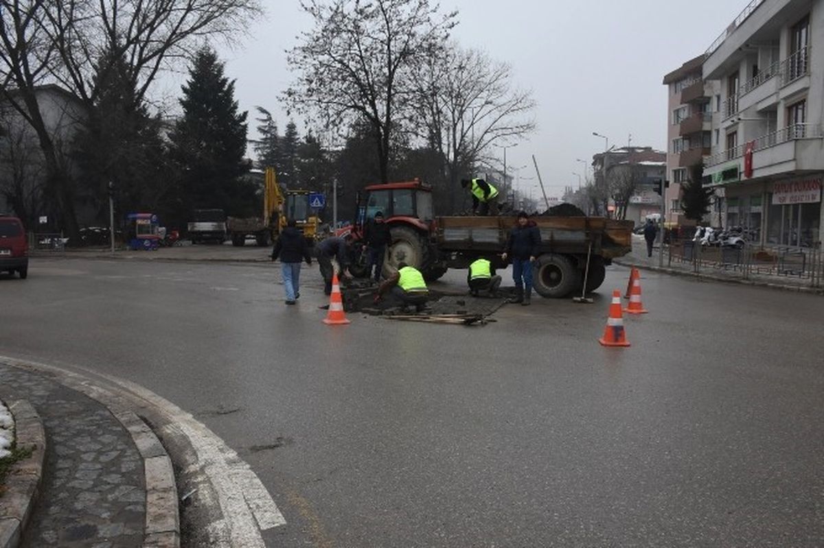 Edirne\'de Bozulan Yollar Onarılıyor