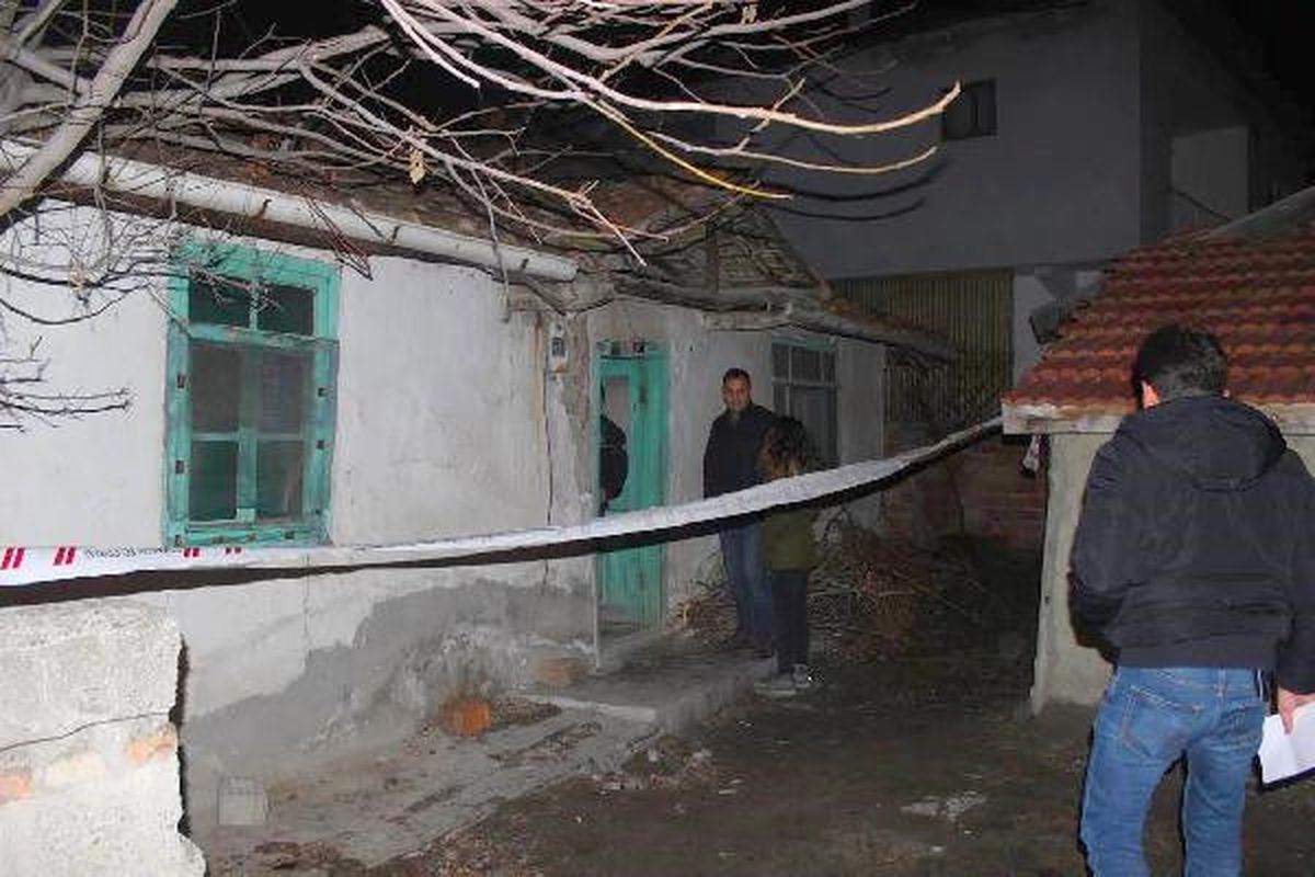 Emekli Astsubay Evinde Kalp Krizinden Yaşamını Yitirdi