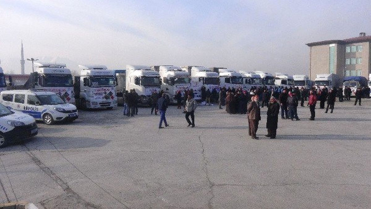 Erzincan\'dan Haleplilere 33 Tır Yardım