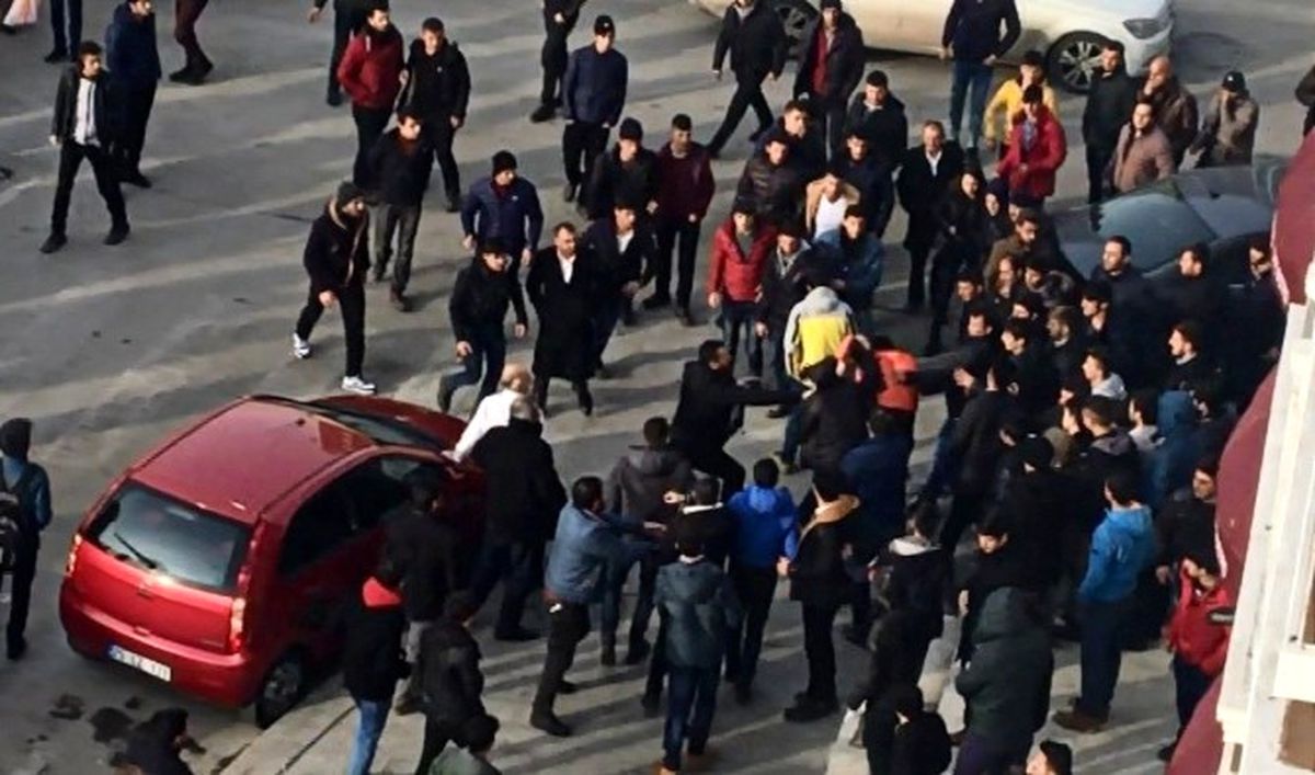 Erzurum\'da İki Grup Tekme Tokat Birbirine Girdi