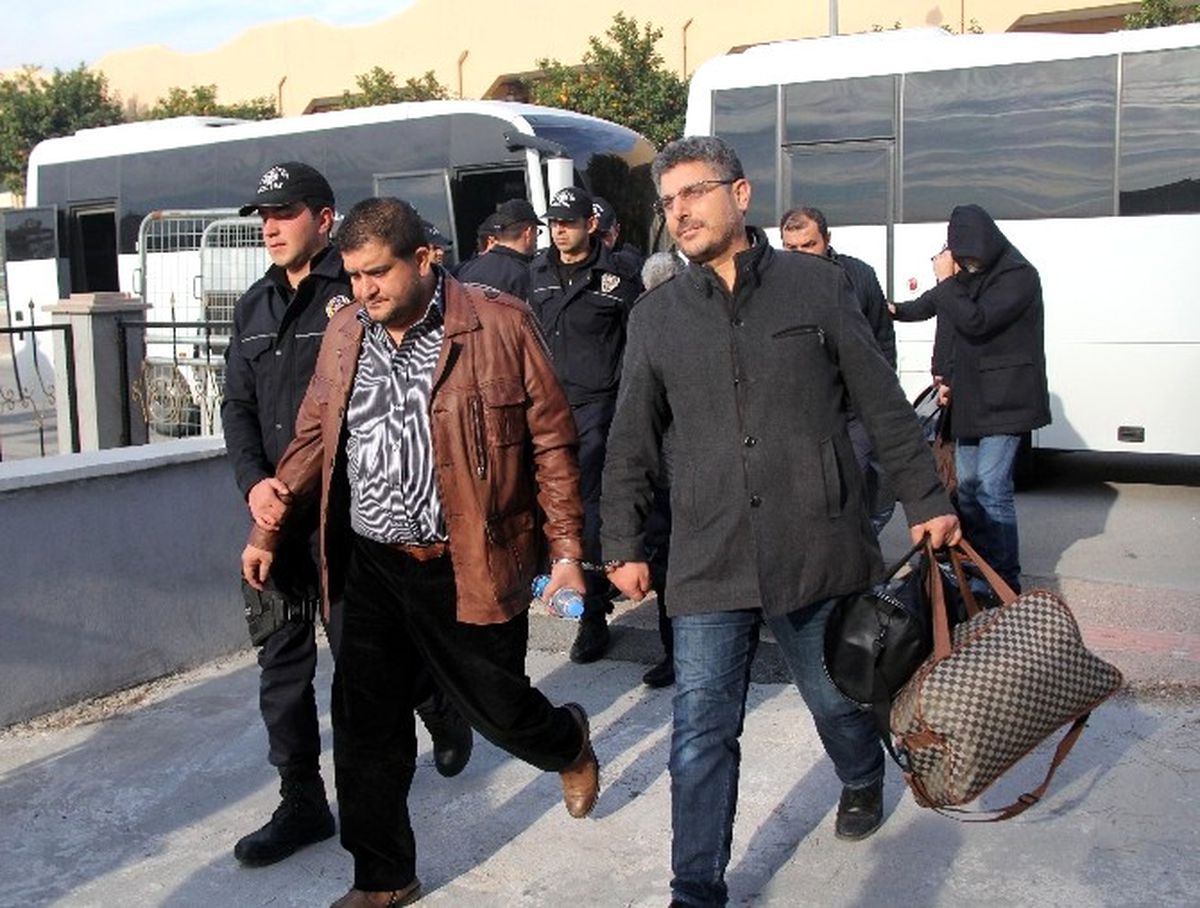 Fetö\'den Gözaltına Alınan 17 İş Adamı Adliyeye Sevk Edildi