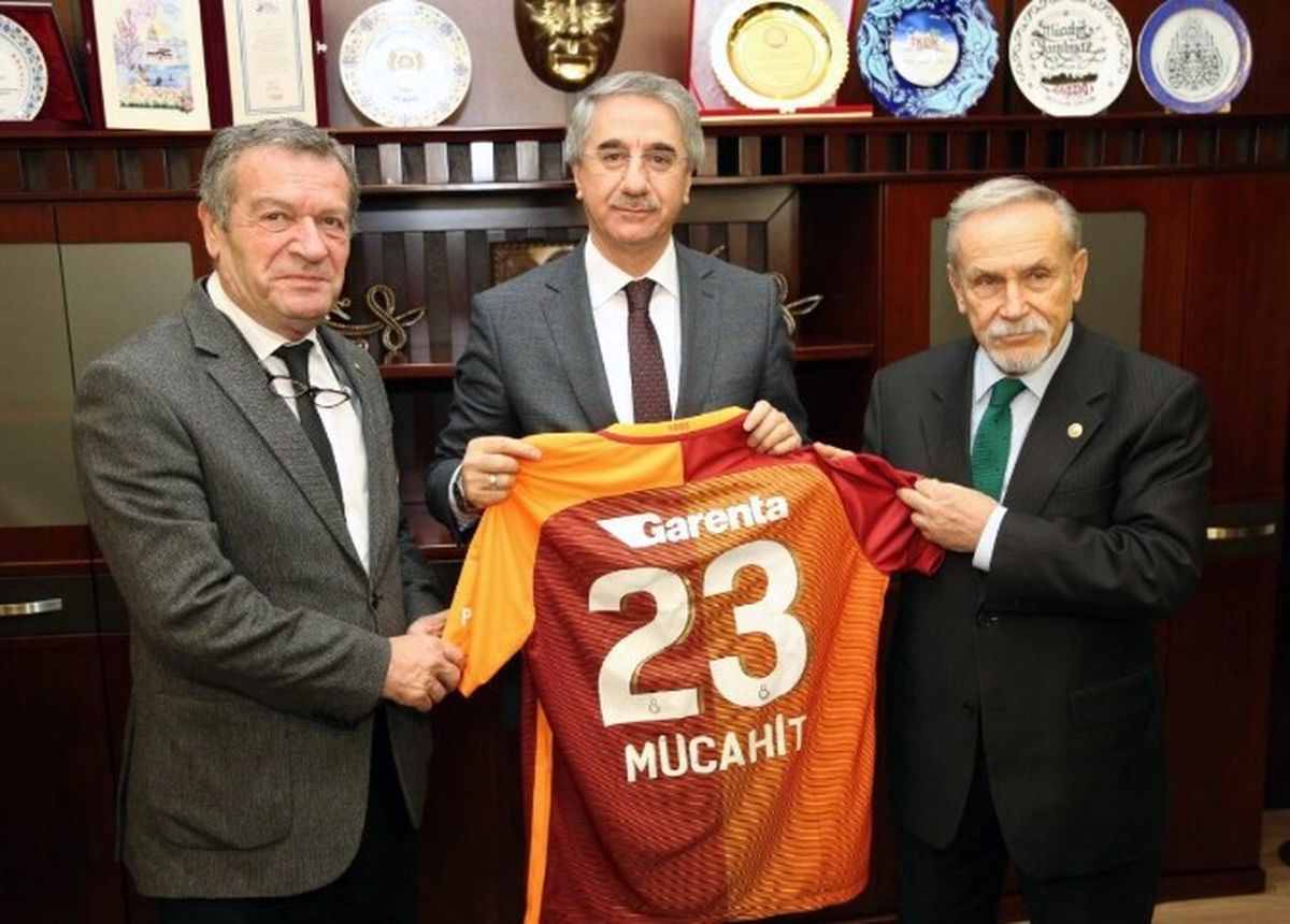 Galatasaraylı Yöneticilerden Başkan Yanılmaz\'a Ziyaret