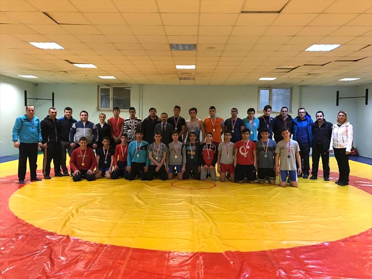 Güreş Gençler İl Birinciliği Müsabakaları Tamamlandı