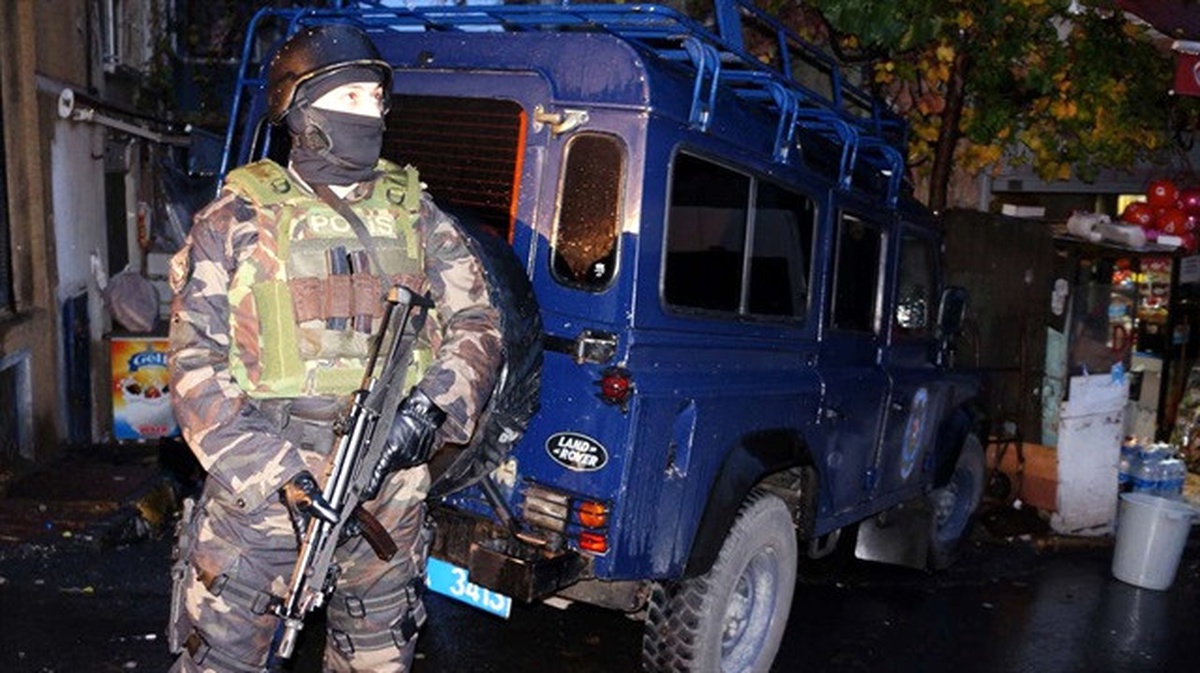 İzmir Merkezli Göçmen Kaçakçılığı Operasyonu