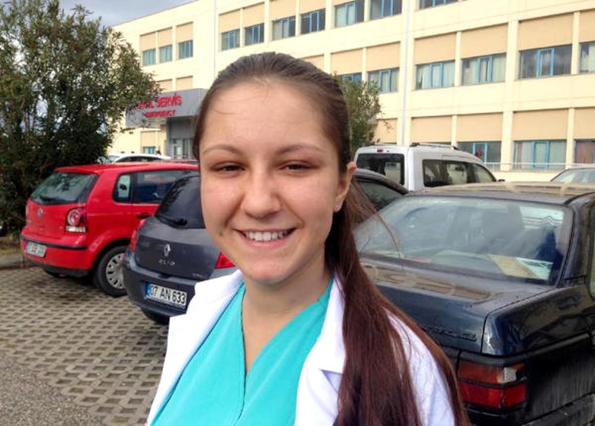 Karaciğer Nakilli Liseli Özge, Hayatını Hasta Bakımına Adadı