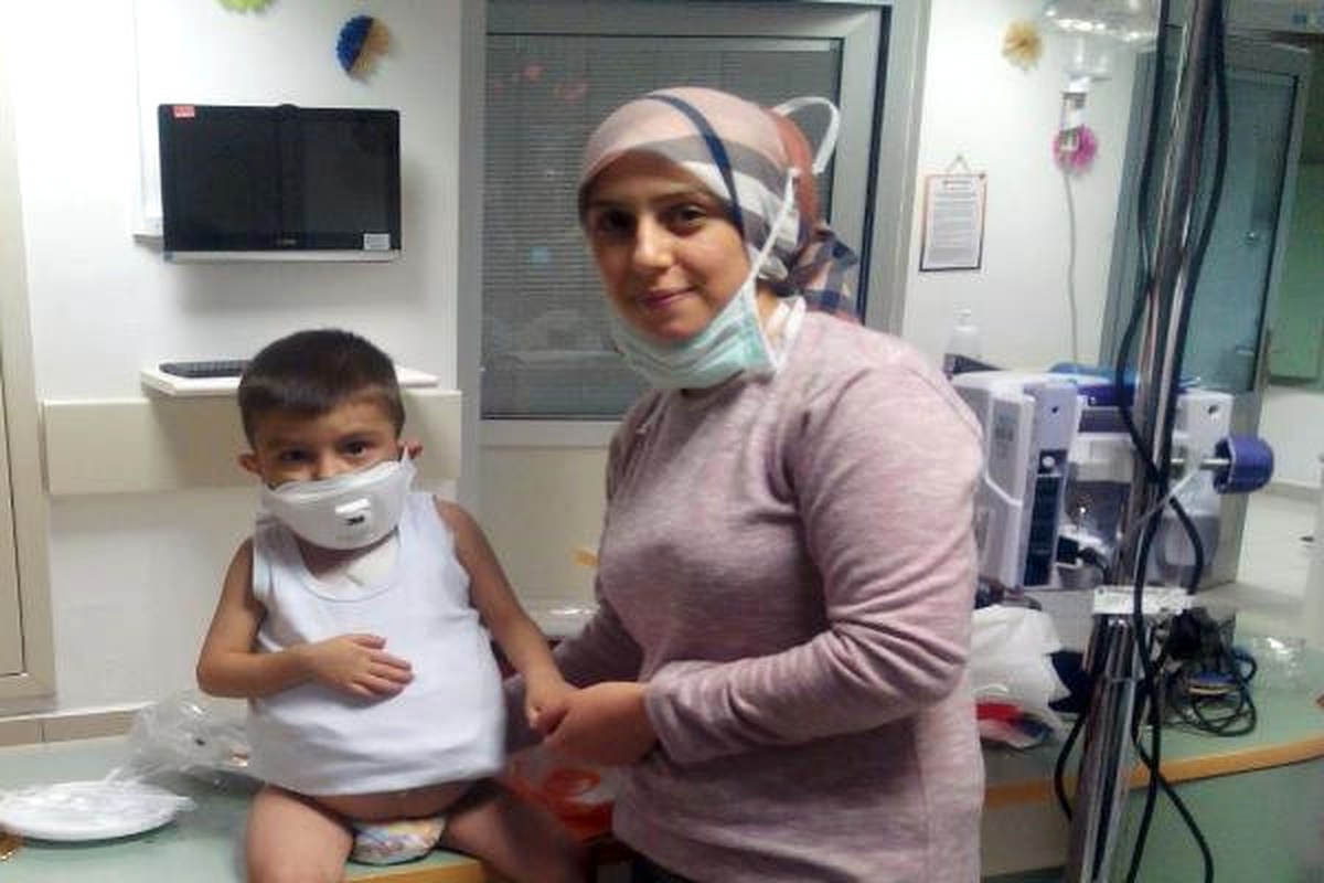 Karaciğer ve Böbrek Nakil Bekleyen Çocuğu İçin Bakanlıktan Kolaylık Bekliyor