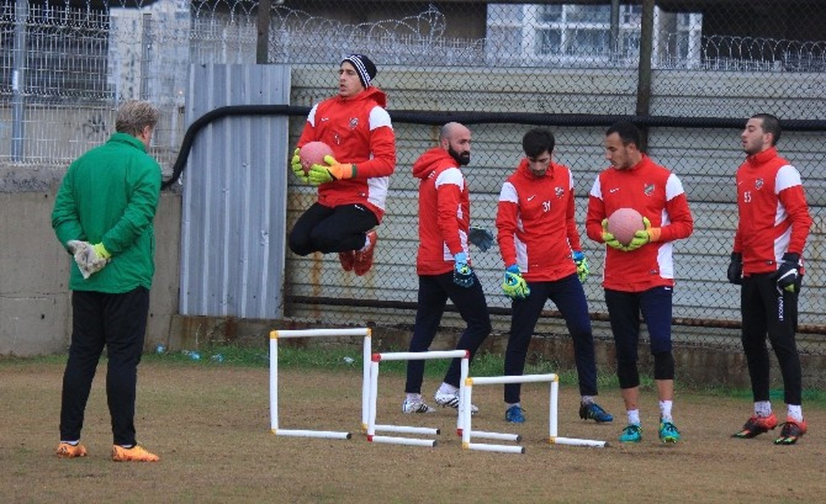 Karşıyaka, Tuzlaspor maçı hazırlıkları sürdürüyor