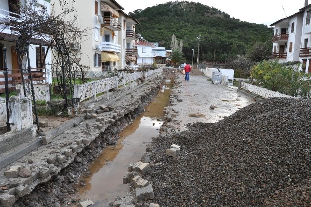 Laka Deresi Çevresine Yağmur Suyu Kanalları Yapıldı