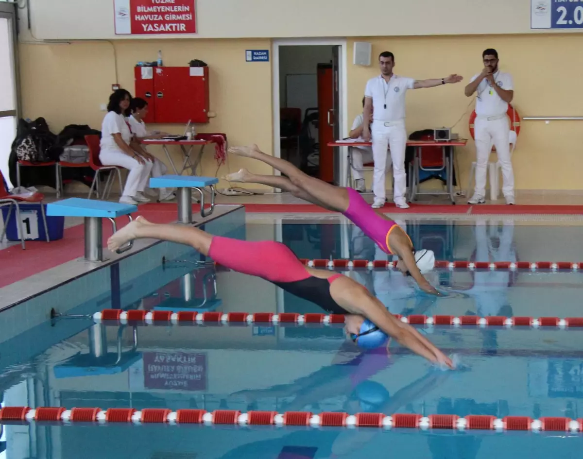 Manisa\'da Okullar Arası Yüzme Müsabakaları Sona Erdi