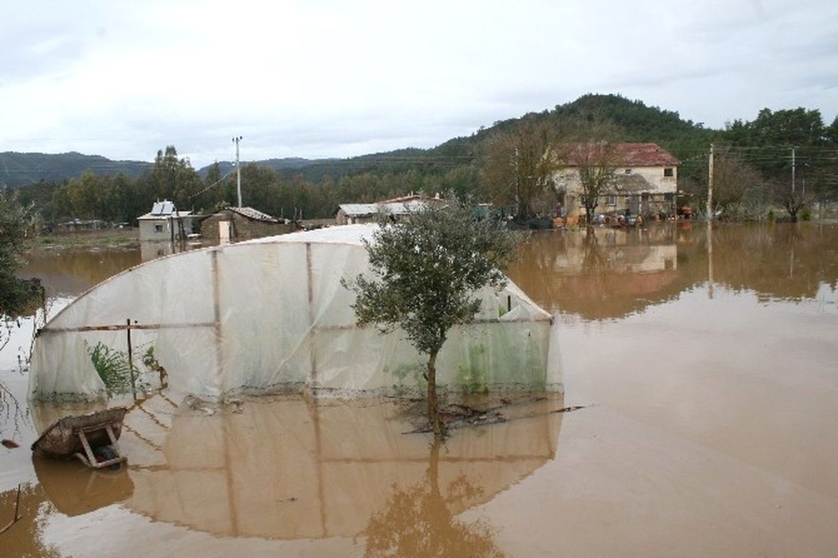 Marmaris ve Çevresinde Şiddetli Yağış Hayatı Olumsuz Etkiliyor