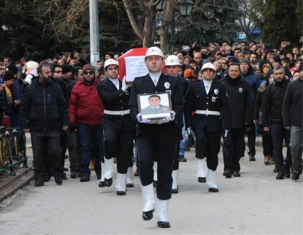 Şehit Polis Havaalanında Meslektaşları Tarafından Karşılandı (2)