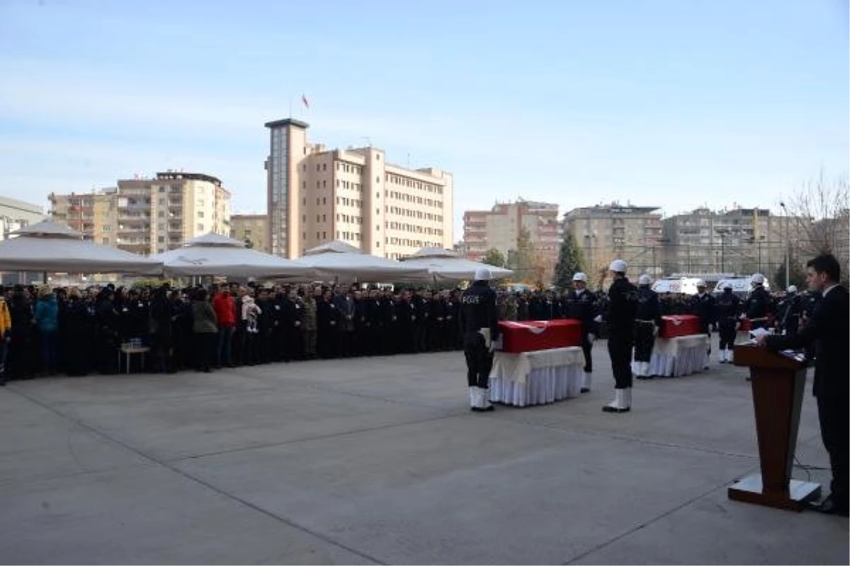 Şehit Polislere Diyarbakır\'da Uğurlama Töreni (2)