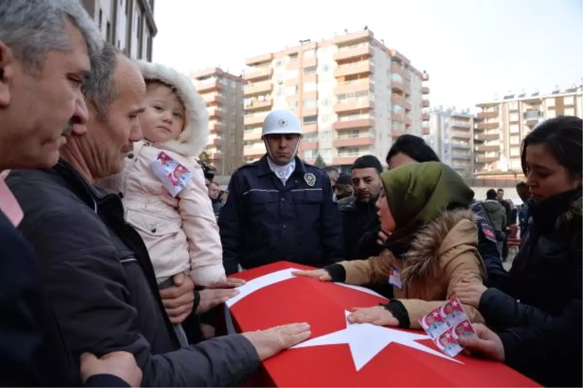 Şehit Polislere Diyarbakır\'da Uğurlama Töreni