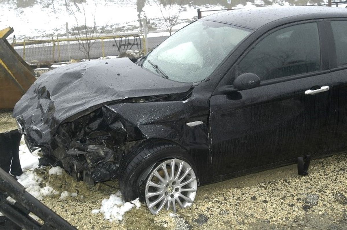 Tekirdağ\'da Kontrolden Çıkan Araç Karşı Şeride Geçti: 3 Yaralı