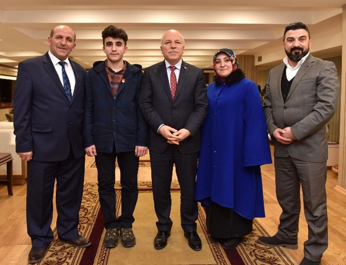 Teog Şampiyonu Kara, Başkan Sekmen\'i Ziyaret Etti