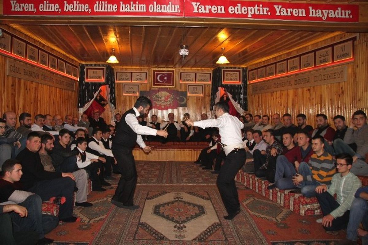 Tosya\'da Yaren Ocağını Avukat ve İş Adamları Yaktı