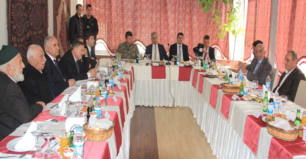 Vali Toprak, Kanaat Önderleri ile Bir Araya Geldi