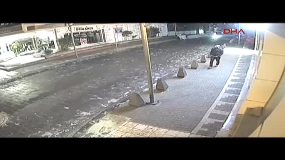 Adana Otobüs Durağında Yankesiciye Suçüstü