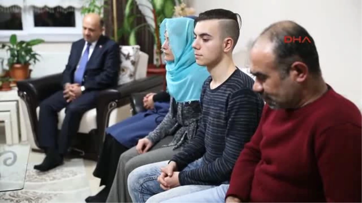 Bakan Fikri Işık, Ankara\'daki Şehit Ailelerini Ziyaret Etti