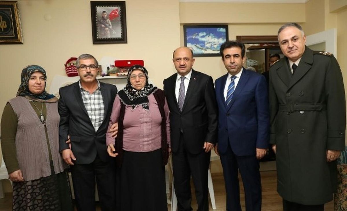 Bakan Işık\'tan Şehit Ailesine Ziyaret