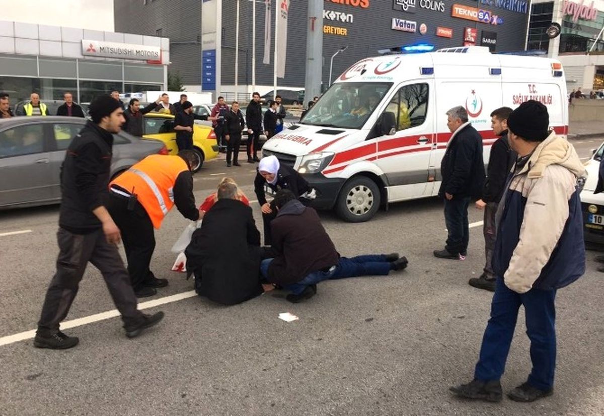Balıkesir\'de Trafik Kazası: 2 Yaralı