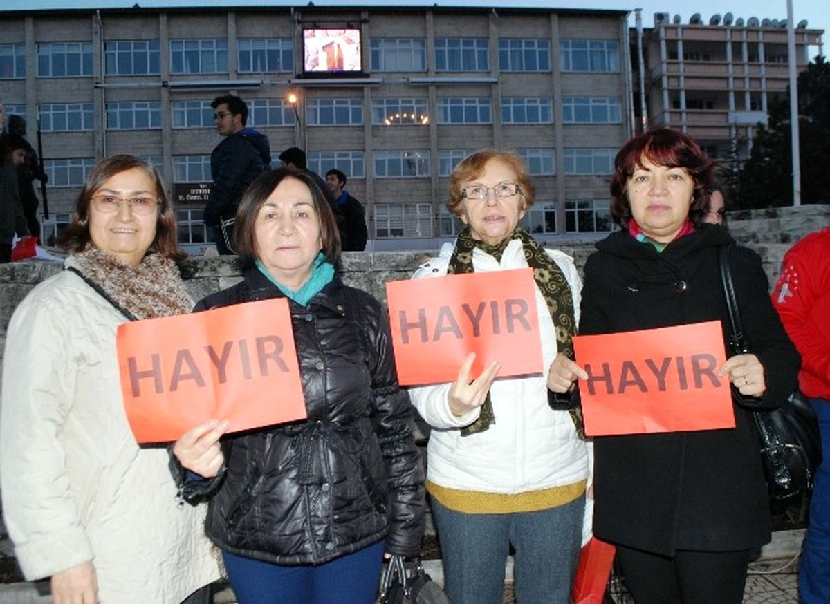 Burdur\'da CHP\'den Anayasa Protestosu