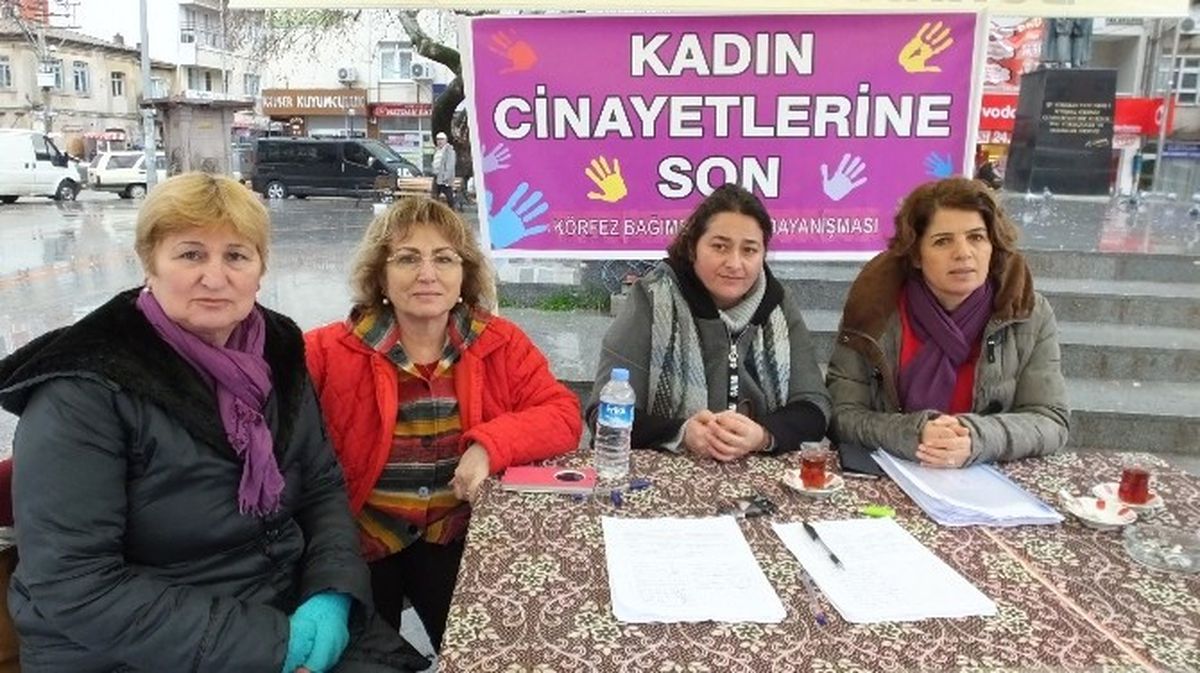 Burhaniye\'de Kadınlar 600 İmza Topladı