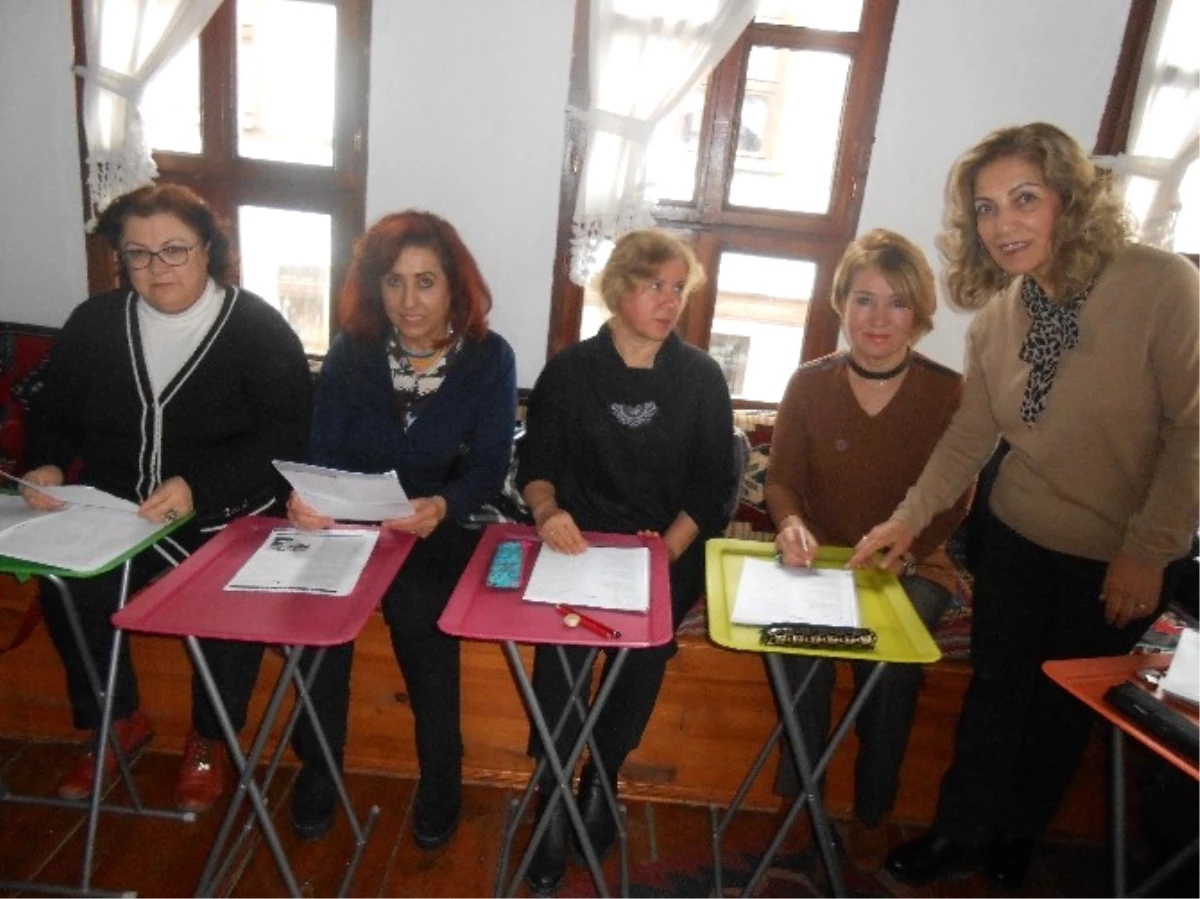 Gönüllü Kadınlara İngilizce Kursu Düzenlendi