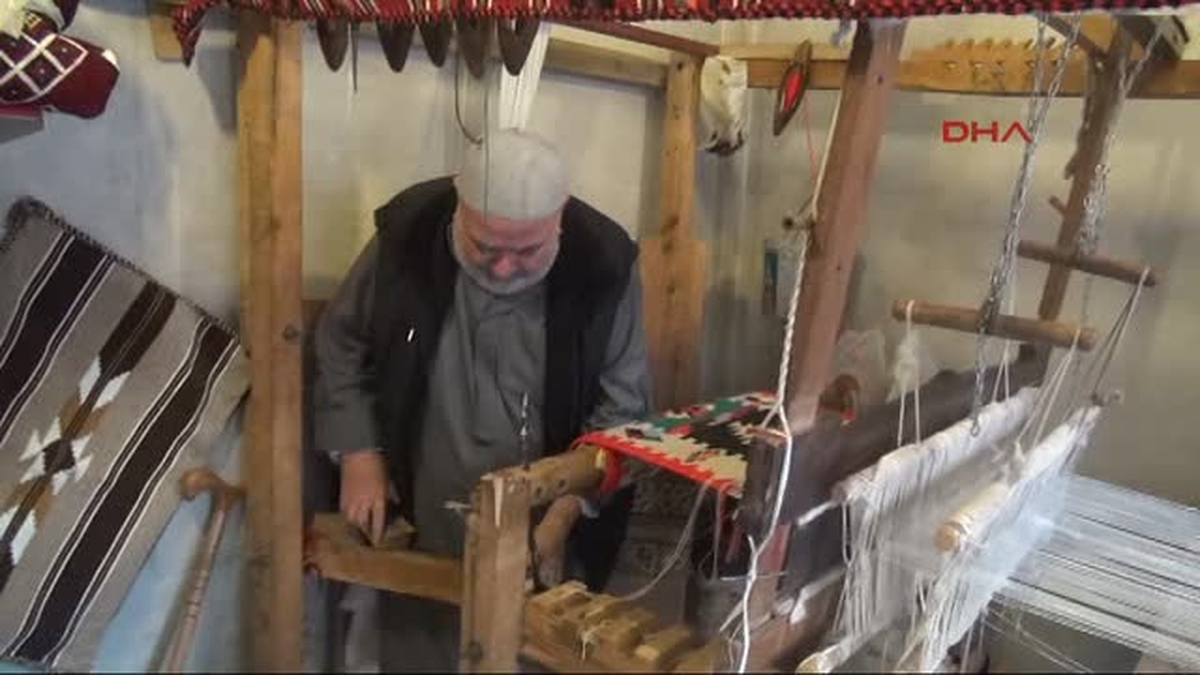 Gaziantep Suriyeli Kilimci, Aile Mesleğini Türkiye\'de Sürdürüyor