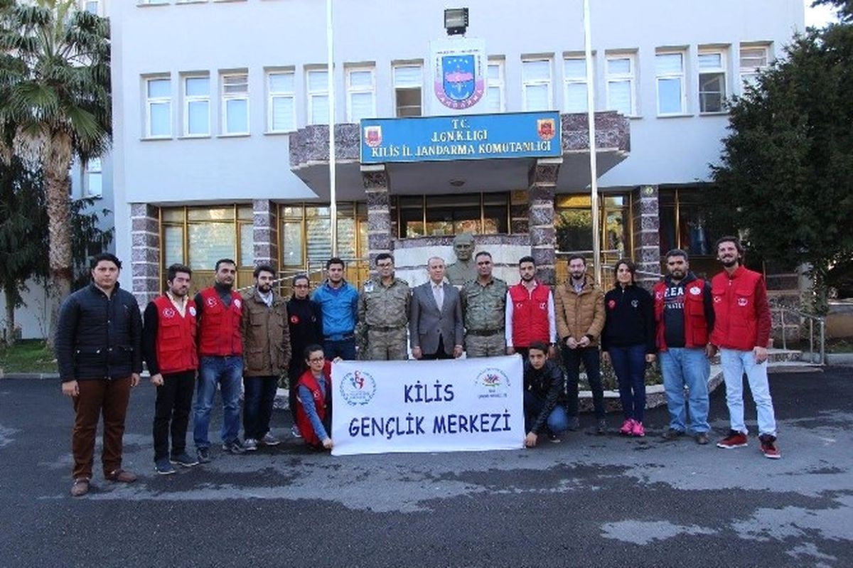 Gençlik Liderleri ve Gönüllüler Askerleri Ziyaret Etti