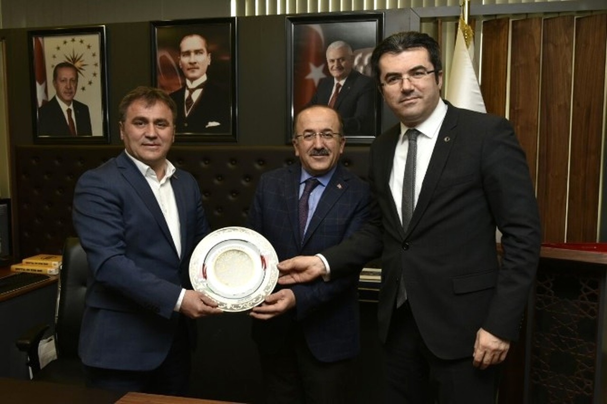 Gümrükçüoğlu\'ndan Gümüşhane Belediyesine Ziyaret