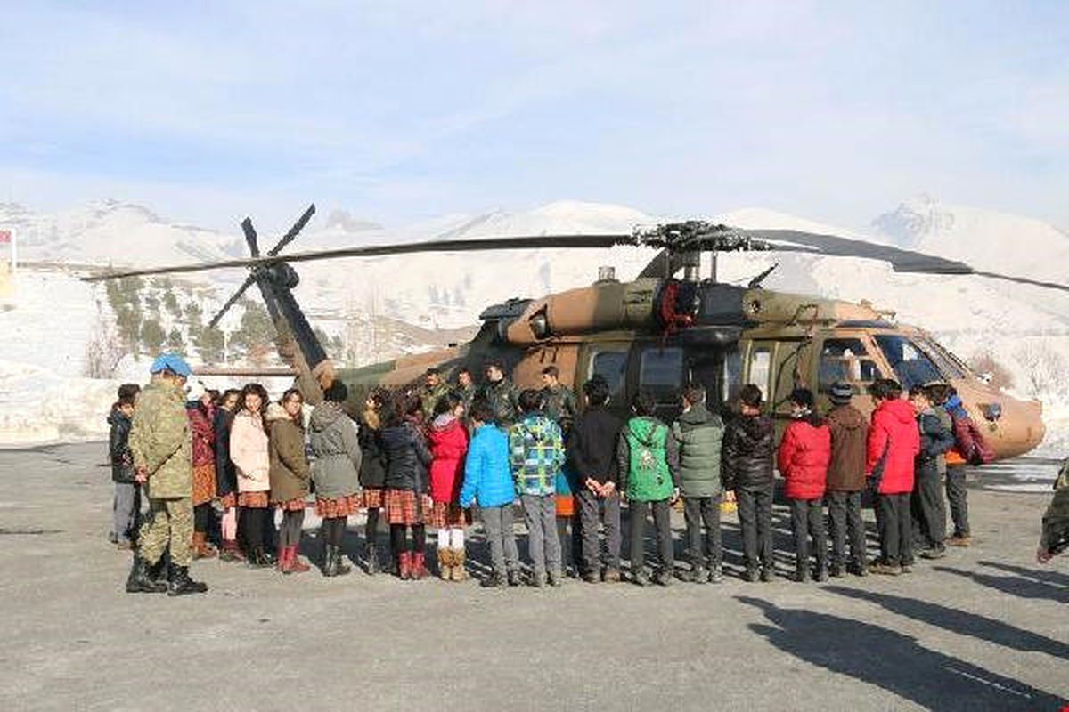 Hakkarili Öğrenciler Komando Tugayı\'na Misafir Oldu