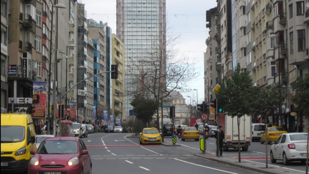 İstanbul\'da Yarın Bazı Yollar Trafiğe Kapatılacak