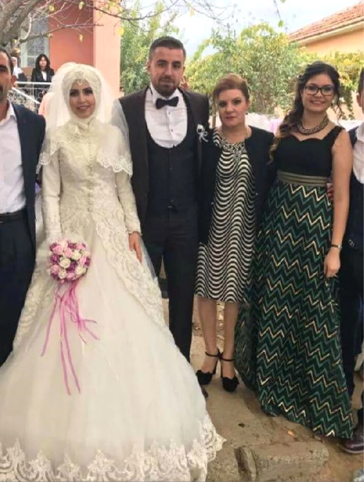 İzmir\'de Aynı Aileden 4 Kişinin Öldüren Şüpheli İntihar Etti