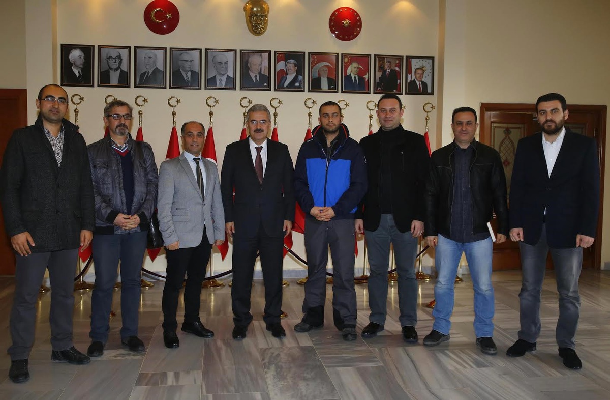 İzmirli Gazetecilerin Vali Erol Ayyıldız\'ı Ziyareti